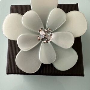 #131 Light Green Flower Brooche Vintage Handmade